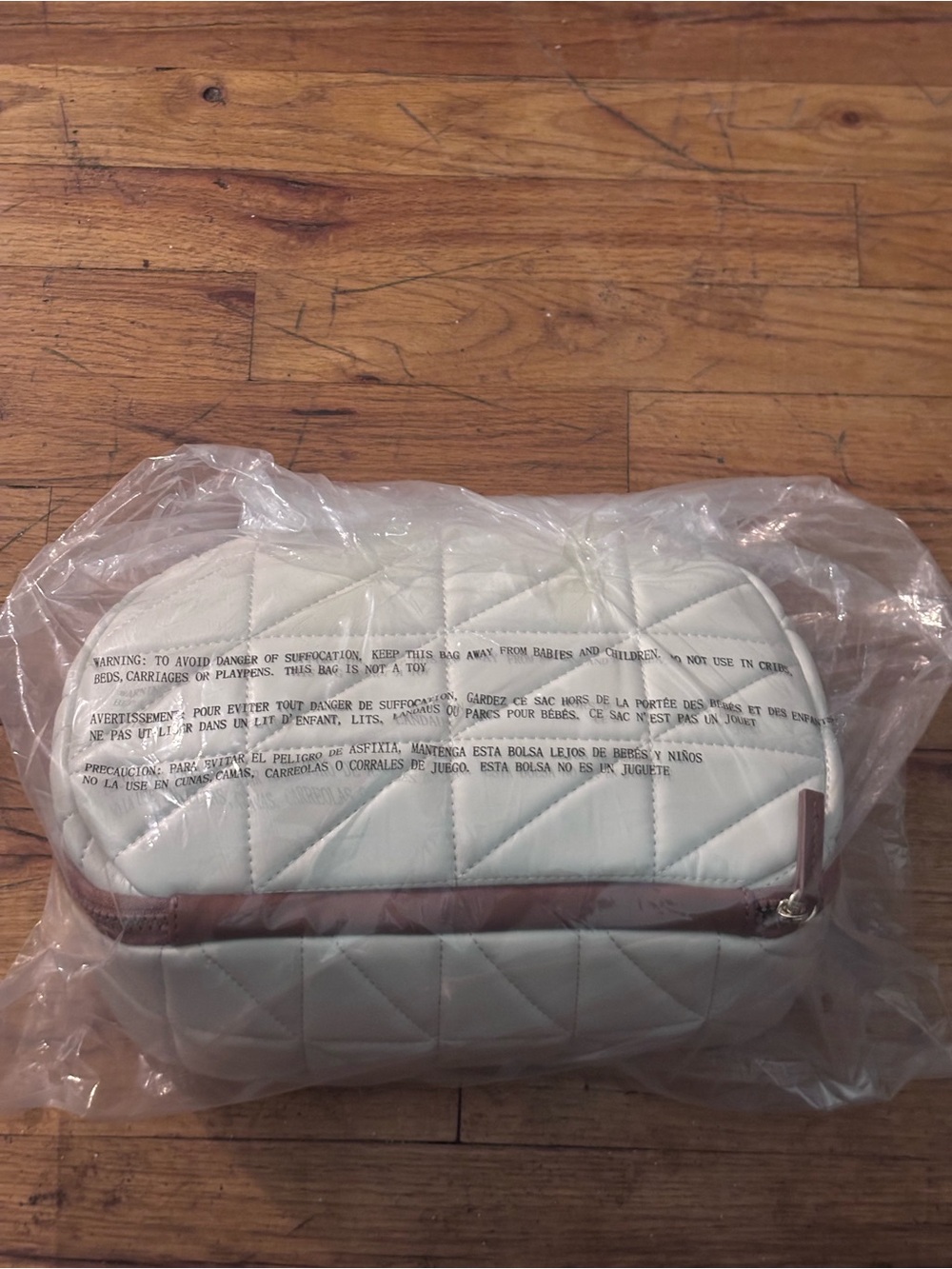 Steve Madden Bundle includes Cosmetic Bag and Mini Backpack with card holder - Picture 4 of 11